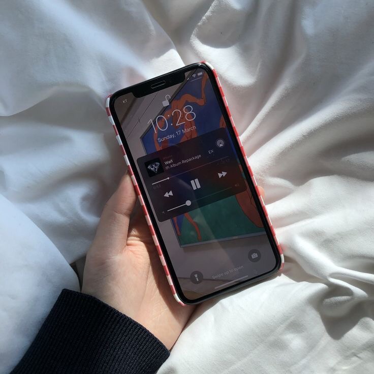 Why does my iPhone show the wrong album artwork?&nbsp;(Explained)