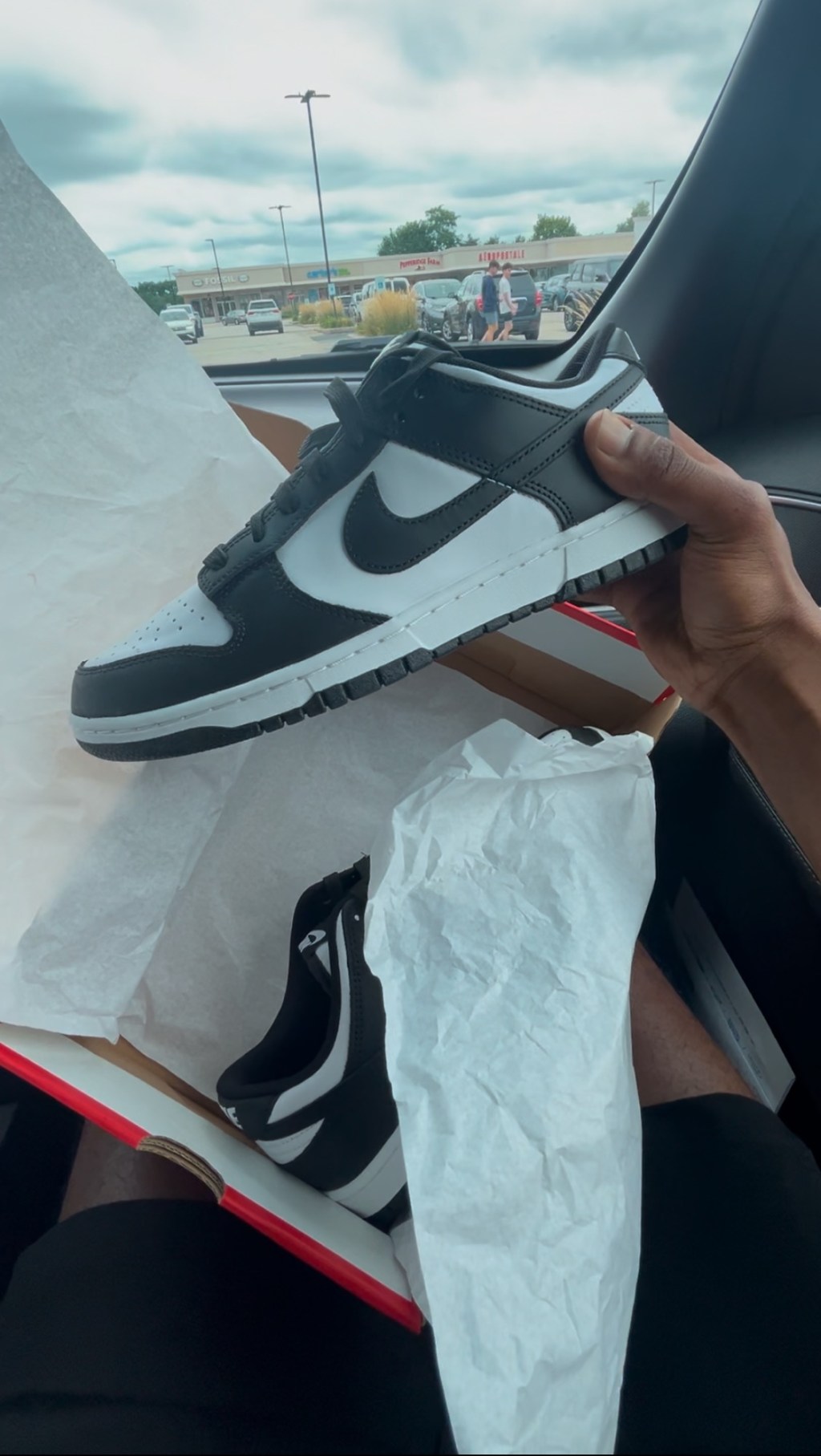 What’s the best way to sell sneakers?&nbsp;(Explained)